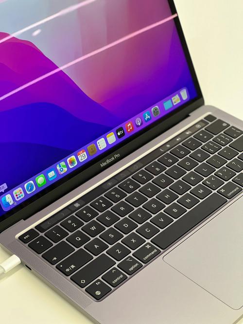 苹果最新笔记本MacBookPro13英寸搭载M2芯片（续航20小时真的吗）