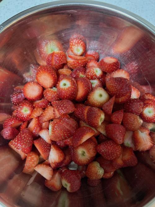 草莓酱的做法有哪些「腌渍草莓需要多长时间」