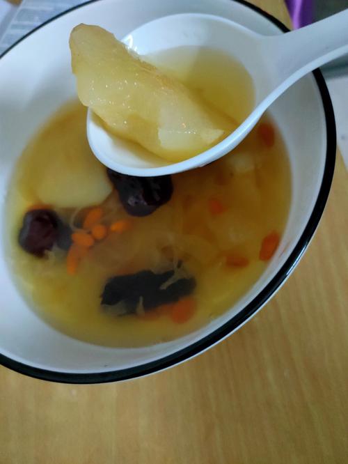 冰糖银耳雪梨炖汤的做法是什么「如何制作冰糖银耳雪梨甜汤」