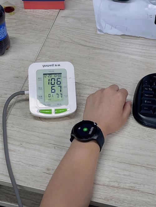 带血压测量的智能手表（带量血压的多功能手表）