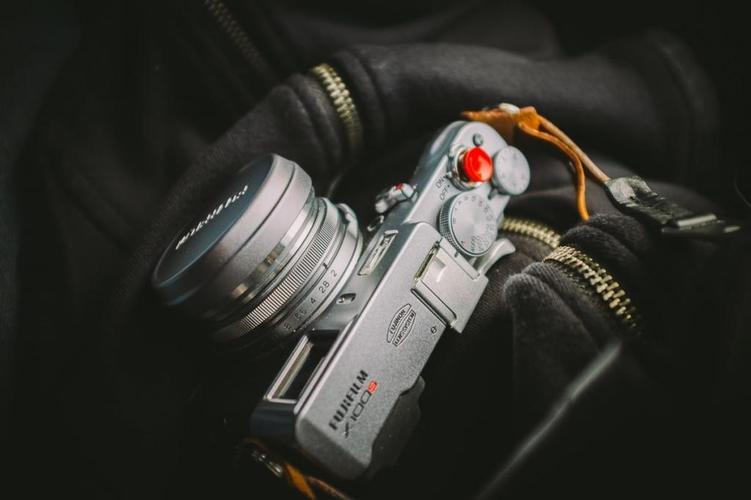 手持相机专用镜头推荐：让你的摄影技术更上一层楼。