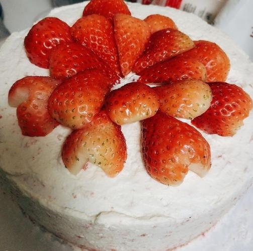 草莓蛋糕的做法是什么「如何制作美味的草莓蛋糕」