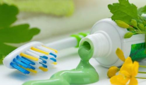 牙膏的妙用有很多 牙膏在生活中的13个特别用途（牙膏的妙用 牙膏的16个神奇用