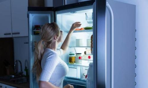 警惕冰箱导致的食物中毒 四类食物不宜放入冰箱存放