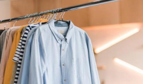 买衣服10招避免瑕疵品 辨别衣服质量的方法推荐（买衣服怎么鉴别质量）