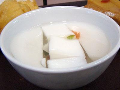 怎么做杏仁豆腐好吃？北京小吃杏仁豆腐的做法（正宗的杏仁豆腐怎么做）