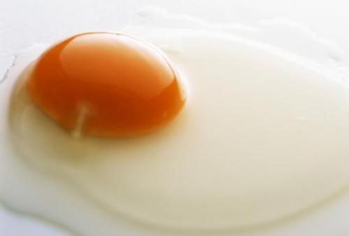 鸡蛋清的小妙用-鸡蛋清在生活中的作用（鸡蛋清有哪些用途）