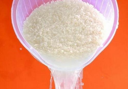 洗米切忌搓洗-正确洗米是方法（洗米的正确方式）