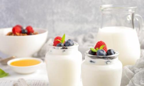 自制酸奶出水的原因 自制酸奶2种做法带您轻松做出美味酸奶（自制酸奶出水特