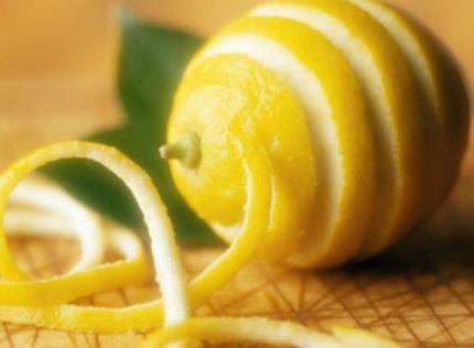 柠檬皮有什么作用？柠檬皮清洁厨房妙用多（柠檬皮有什么用处吗?）