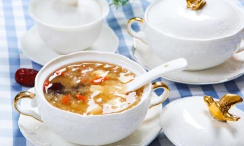 红枣银耳汤的家常配料 推荐几款不同配料的红枣银耳汤做法（红枣银耳汤材料