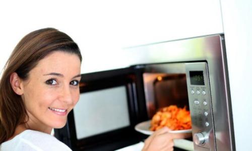 微波炉健康烹饪的小技巧 用微波炉能做的家常菜（微波炉怎么做菜?）