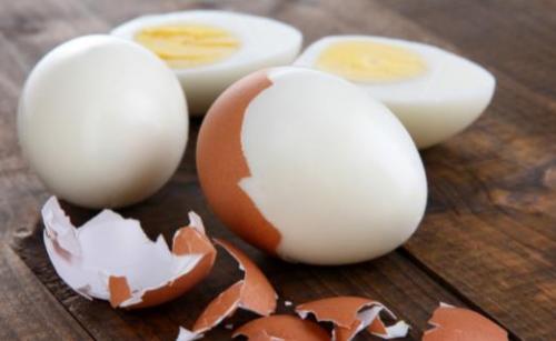 鸡蛋最不健康的吃法 半熟的鸡蛋不能隔夜吃（鸡蛋最不健康的吃法 半熟的鸡蛋