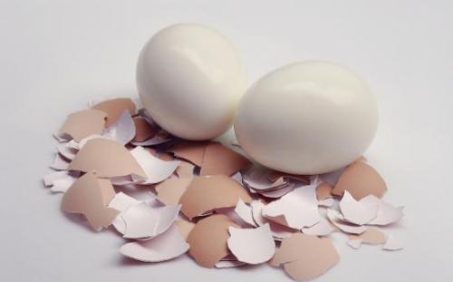 煮鸡蛋也是一门技术活 如何煮鸡蛋才能保证鸡蛋营养价值（煮鸡蛋怎么煮营养