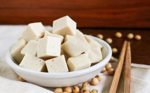 吃太多豆腐易危害健康 正确的保存方法延长豆腐时间（豆腐太多吃不完怎么办