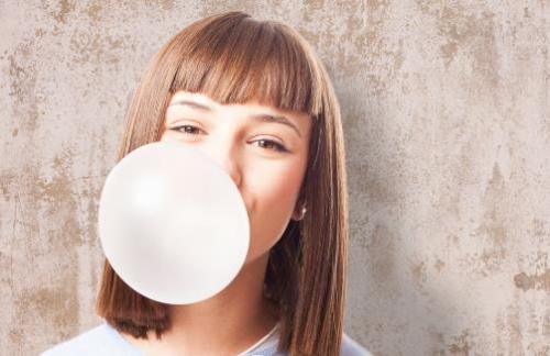 常咀嚼口香糖的好处与坏处 清洁口腔也容易造成龋齿（咀嚼口香糖对牙齿好吗