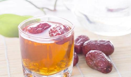 红枣泡水的八大禁忌 健康美容养生的红枣食谱（红枣水泡水对身体有啥作用哩