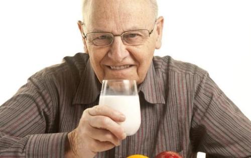 喝牛奶的健康常识 不合适喝牛奶的六种人（喝牛奶不适合什么人喝）