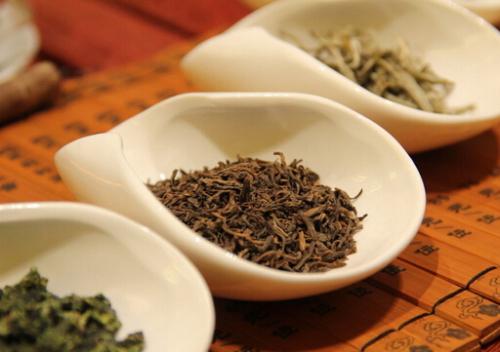 用茶叶炒菜更能解油腻-绿茶炒菜的好处（茶叶炒菜有什么好处）