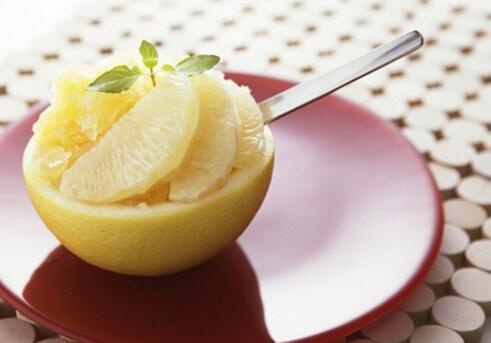 柚子皮怎么吃才健康？柚子皮的烹制法（柚子皮怎么吃呀）