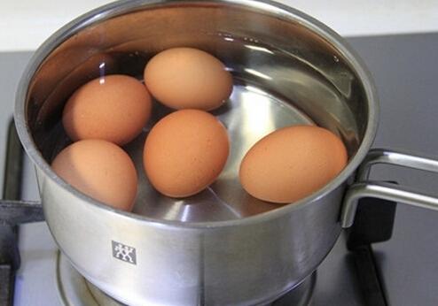 煮鸡蛋的小技巧-煮鸡蛋需要多长时间？（煮鸡蛋需要多长时间合适）