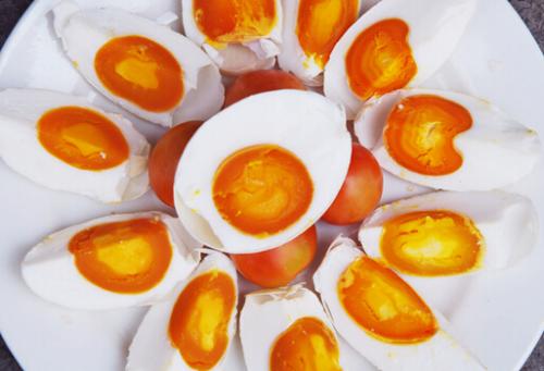 咸蛋的做法-咸蛋出油的原因（咸蛋出油的制作方法）