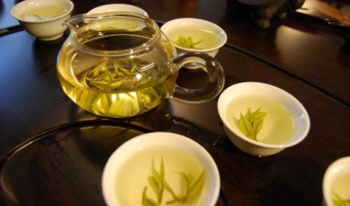 喝绿茶有什么好处？喝绿茶可以防晒（喝绿茶有什么好处?喝绿茶可以防晒吗）