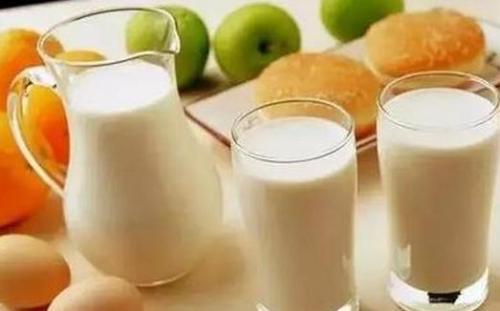 早餐只喝牛奶健康吗？一周营养早餐推荐（早餐只喝牛奶健康吗?一周营养早餐