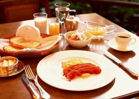 早上几点吃早餐最好？最佳的早餐时间（早上几点吃早餐最好?最佳的早餐时间