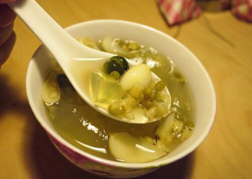 绿豆汤的功效与作用-绿豆汤的做法（绿豆汤的作用和功效）