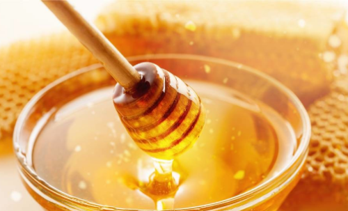 蜂蜜水缓解疲劳还可以改善睡眠 蜂蜜的正确食用方法（蜂蜜水改善睡眠质量好