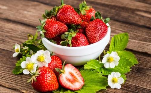 吃草莓好处多滋养养血防便秘 草莓的各种吃法大全（草莓吃法及好处）