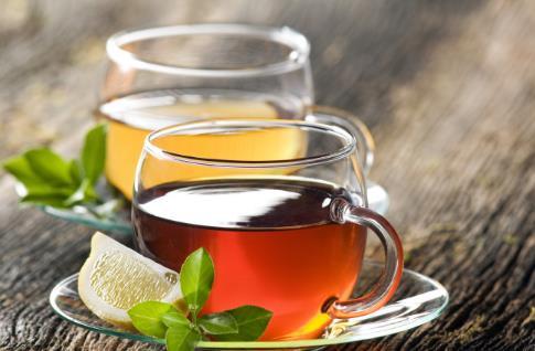 红茶绿茶到底喝啥茶最养胃 红茶绿茶功效大揭秘（红茶绿茶哪种养胃）