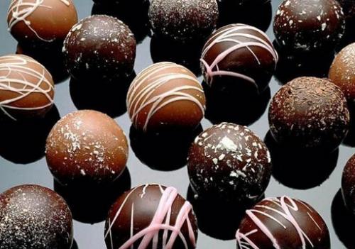 扫清吃巧克力的误区：适量吃巧克力不怕胆固醇变高（吃巧克力会增加胆固醇吗