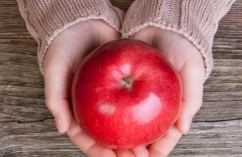 苹果誉为四大水果之首 苹果的日常保鲜小妙招（苹果水果保鲜方法）