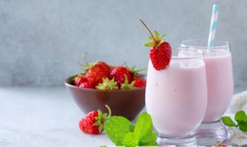草莓汁的营养价值和作用 草莓汁的家常简单做法（草莓汁的营养价值及功效与