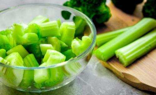 芹菜是不是天然的降压菜 芹菜的功效分析与食谱推荐（芹菜是降压食物吗）
