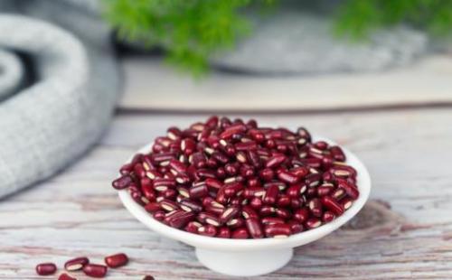 赤小豆入心经泻心火 适合夏季食用的赤小豆养生食谱（赤小豆食疗）