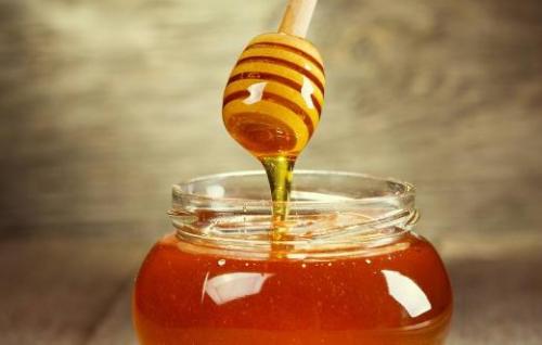 蜂蜜水的功效与作用 关于喝蜂蜜水的小常识（蜂蜜水的功效与作用 关于喝蜂蜜