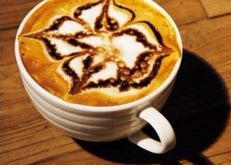 摩卡咖啡的功效与作用-摩卡咖啡和拿铁咖啡的区别（摩卡咖啡好喝还是拿铁咖