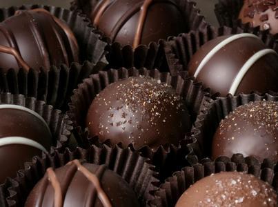 吃黑巧克力会长胖吗？吃黑巧克力的好处有哪些（吃黑巧克力会长胖么）