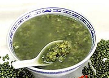 绿豆汤的功效与作用-哪些人不宜喝绿豆汤（绿豆汤功效与作用 喝绿豆汤的五大