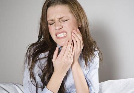 孕妇为什么容易出现牙痛？孕妇牙痛怎么办（孕妇为什么容易出现牙痛?孕妇牙