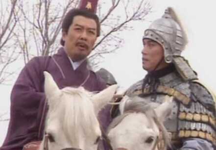 刘备与曹操首次交战时，到最后为什么都安然无恙？