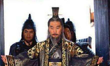 宇文泰出生于鲜卑军阀家族，他选择汉化的原因是什么