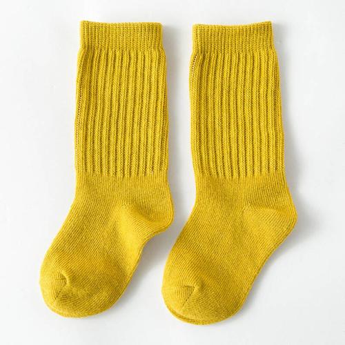 为什么袜子会变黄（为什么袜子会变黄色）